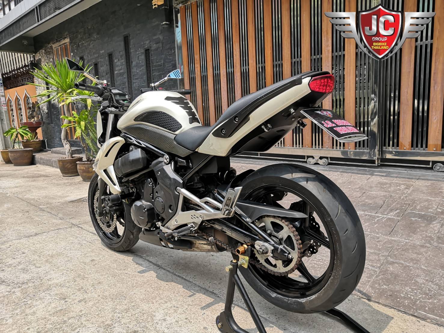 ER6N (ABS)---จดทะเบียนปี 2011 ✨650 ราคา 300 เครื่องเดิมๆ ชุดสีตามภาพ