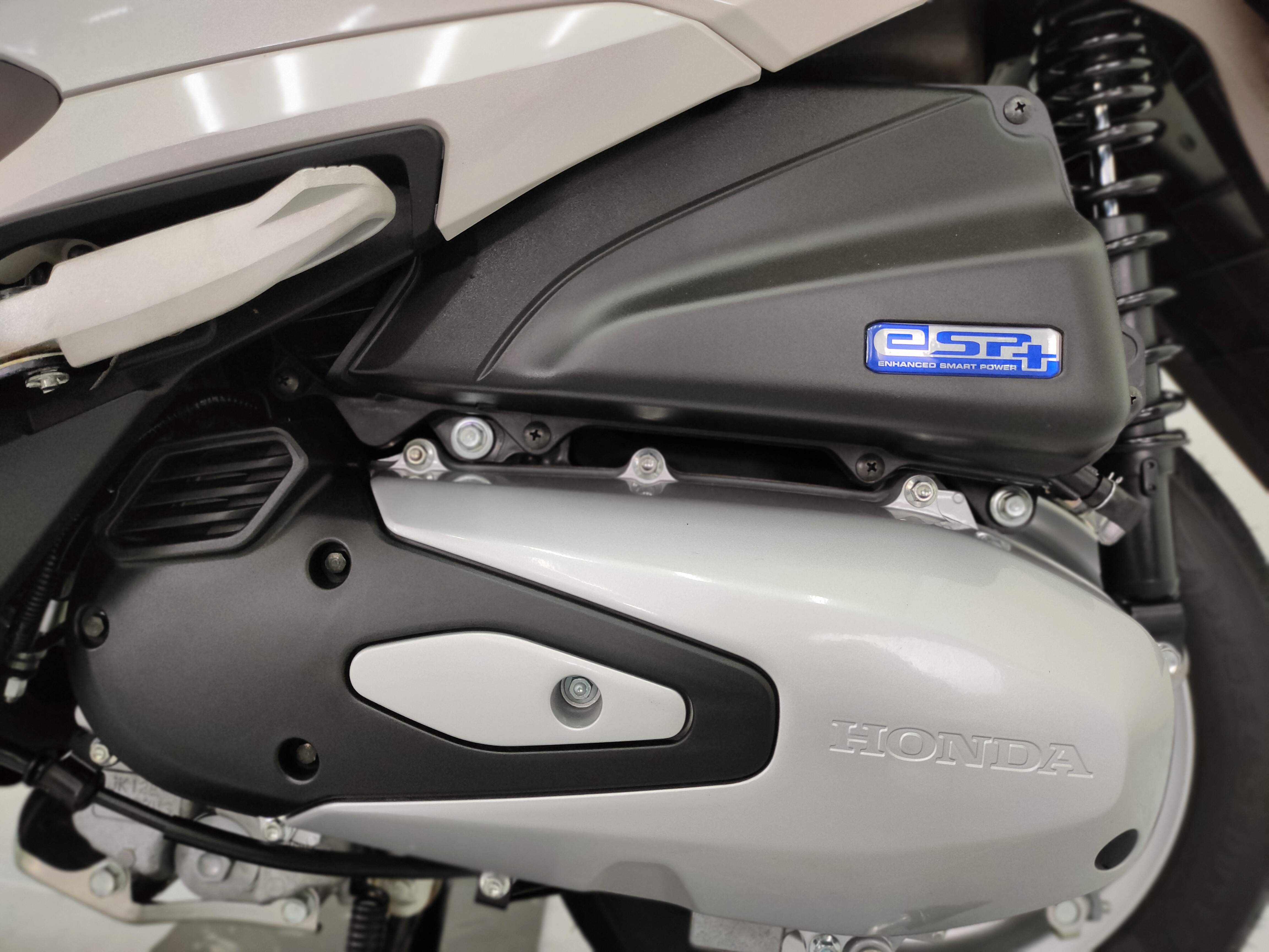 อร๊ายย‼️หรีดร้อยโล 😱 AII NEW LEAD125 4V ปี 2023 แท้ สายจอด 1xx โลแท้ๆ สภาพนี้ป้ายแดงชัดๆ 💥