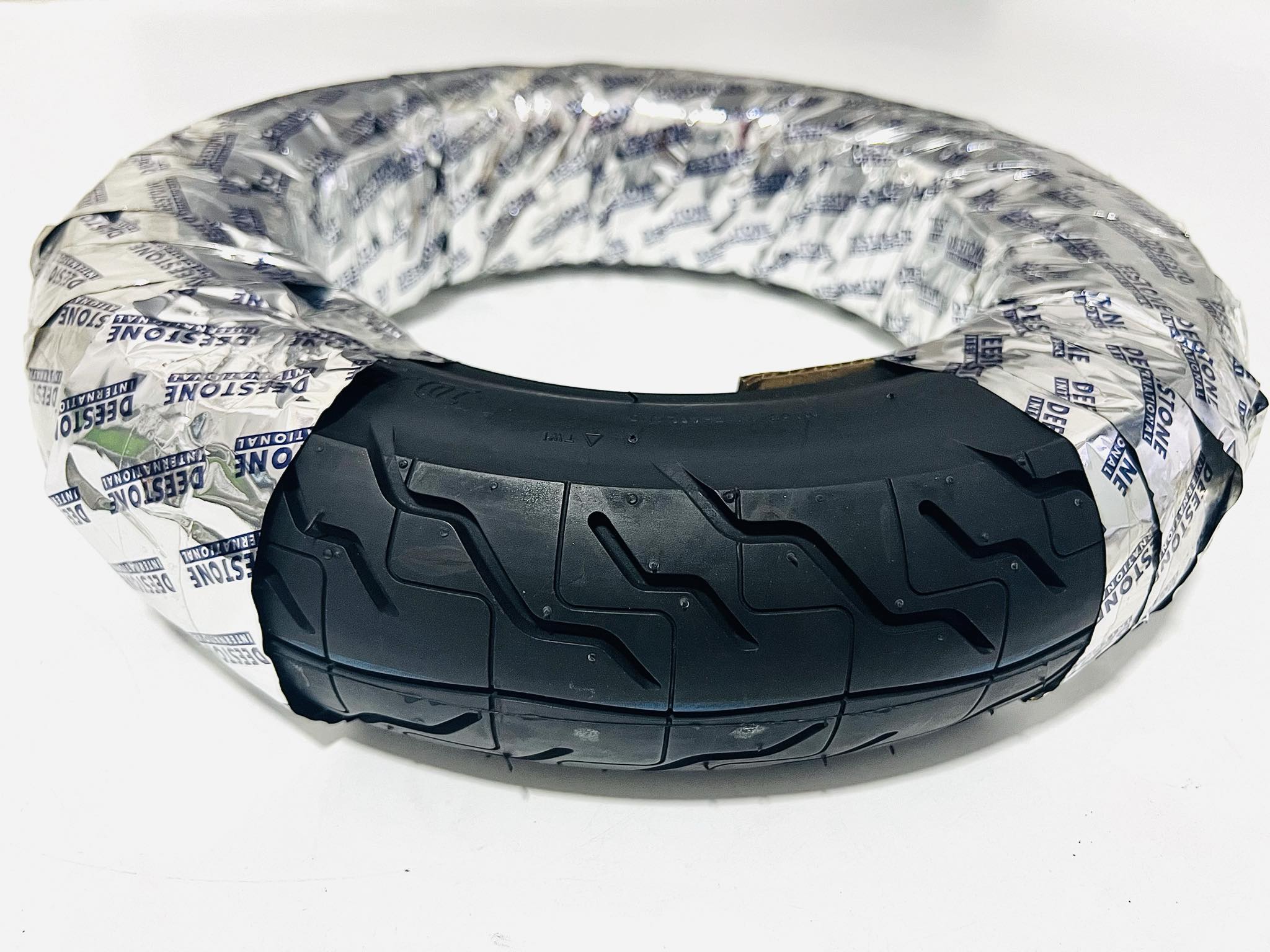 ยางนอกชาลี รถป๊อบ 300-10 แบบเรเดียล D813 C