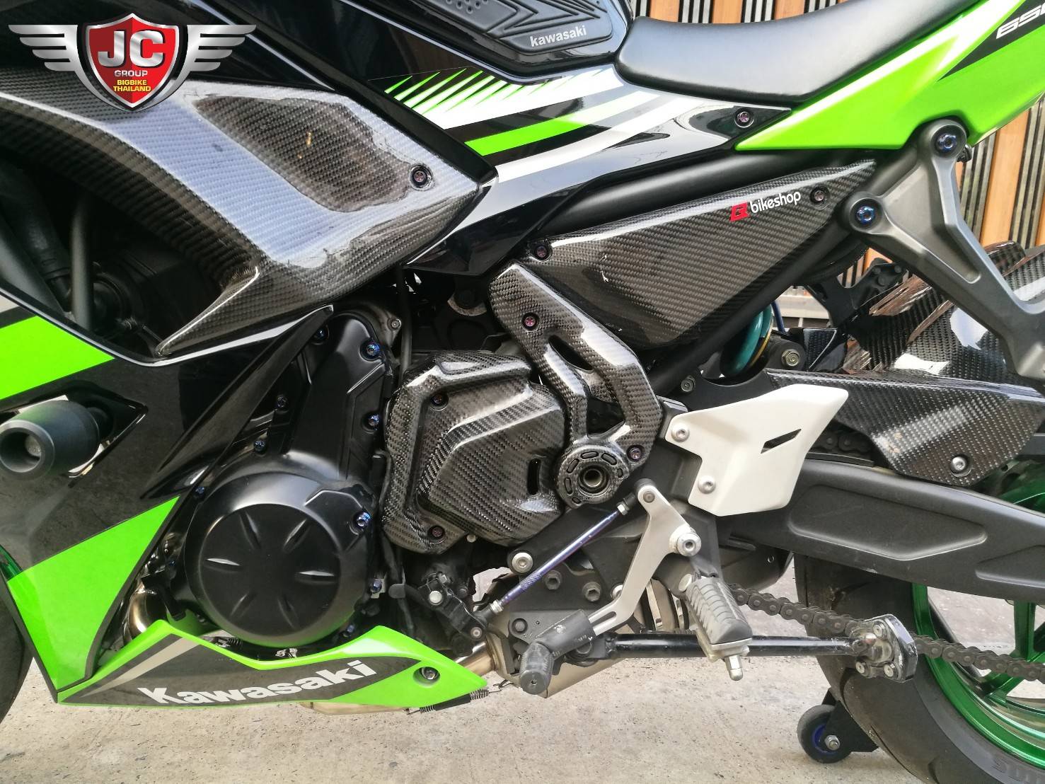 รถคันนี้ทำไมมันหล่อจังใครได้ไปขับหล่อทั้งคนขับทั้งรถไมล์วิ่ง 1XXXX โล