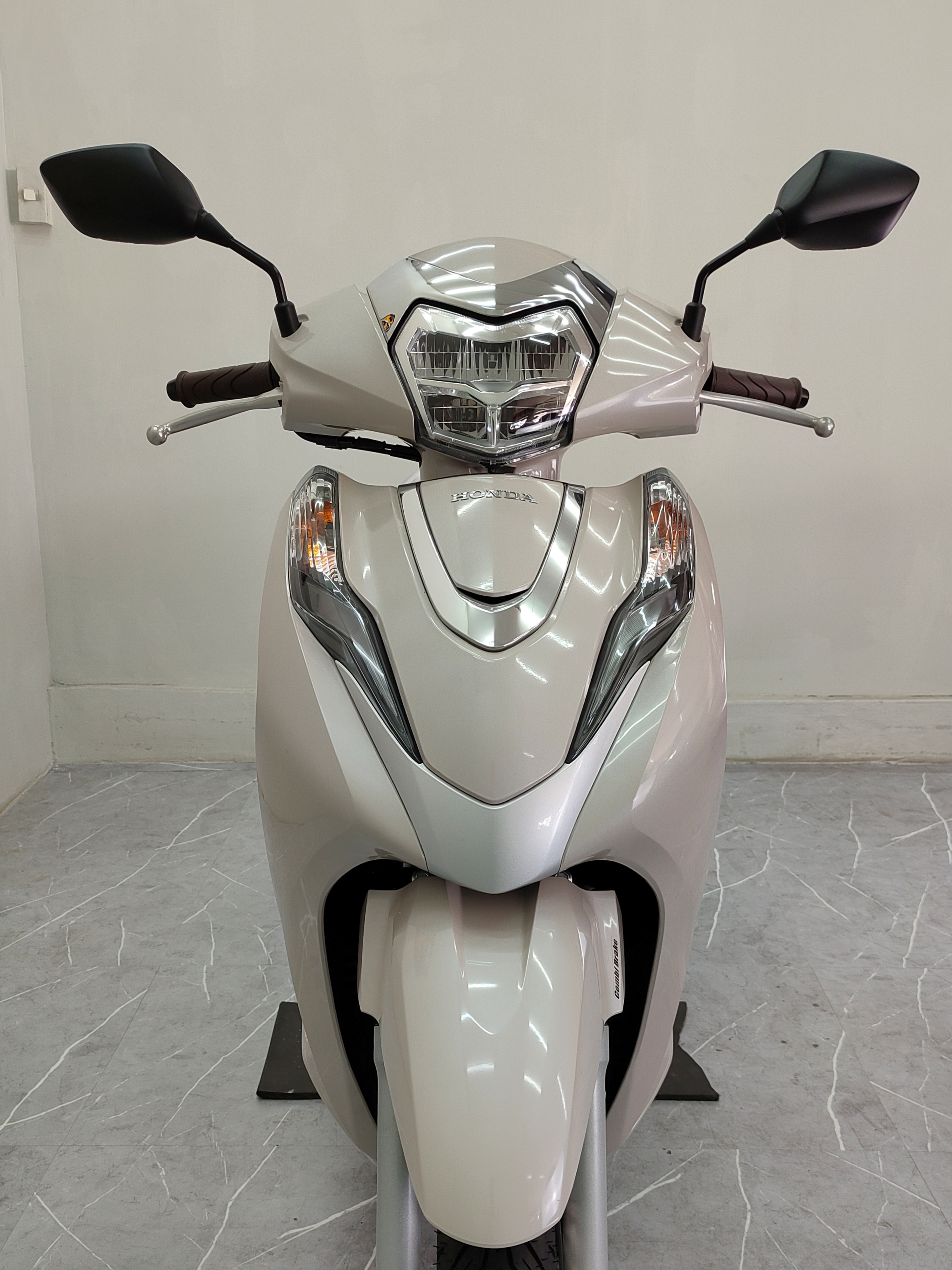 อร๊ายย‼️หรีดร้อยโล 😱 AII NEW LEAD125 4V ปี 2023 แท้ สายจอด 1xx โลแท้ๆ สภาพนี้ป้ายแดงชัดๆ 💥