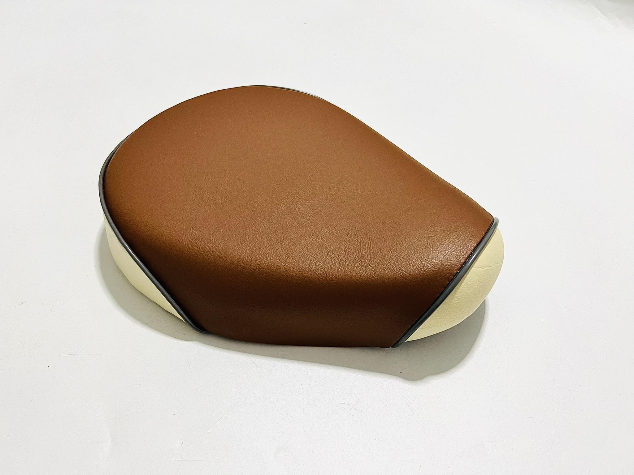 เบาะหน้า C70 รุ่นถังแยก สีดำ/ครีม/น้ำตาล แจ้งสีในข้อความ C