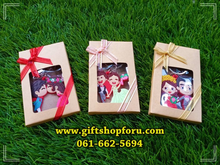 พวงกุญแจเจ้าบ่าวเจ้าสาว ยางหยอดใส่กล่องผูกโบว์