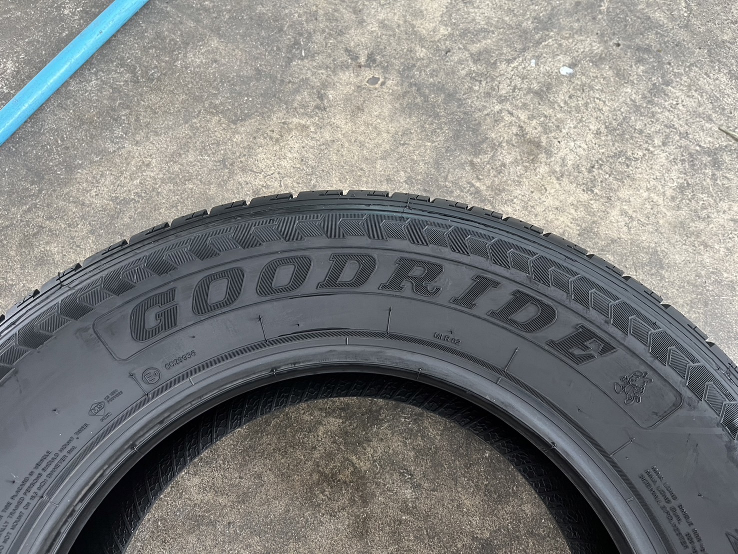 ♨️ปี 24♨️✨ยางใหม่💯215-70-16 GOODRIDE🚘ใส่กับ รถตู้ ,รถกระบะตัวเตี้ย ได้เลย