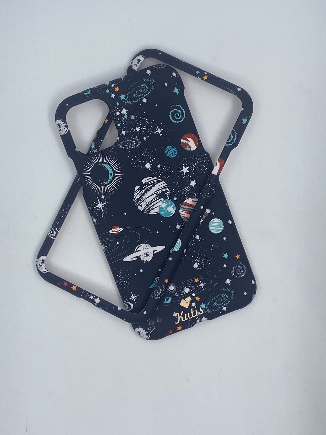 เคสคูทิส(Kutis)เคสไอโฟน11G(ลายอวกาศ)มาใหม่ เคสประกบหน้า-หลัง เคสเรืองแสง เคสลายวินเทจ ร้านSuperhero Klongthom