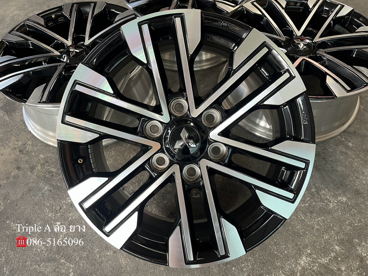 ✨ล้อแม็ก✨Mitsu Pajero ตัวท็อป ขอบ 18 ดำหน้าเงา