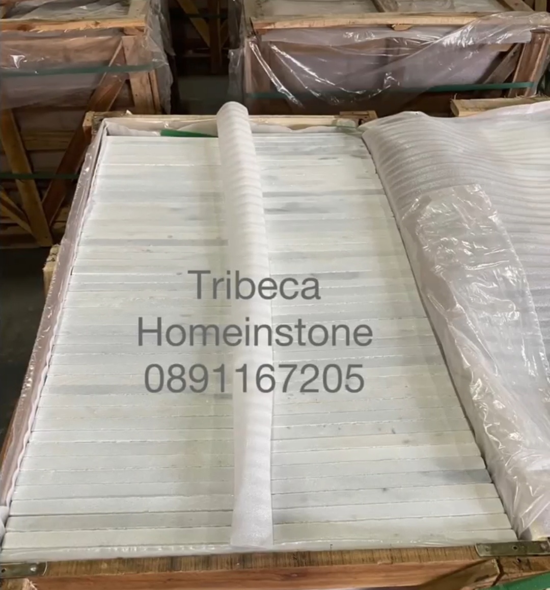 หินปูสระว่ายน้ำ white tribeca สีขาวผสมเทาอ่อนๆ
