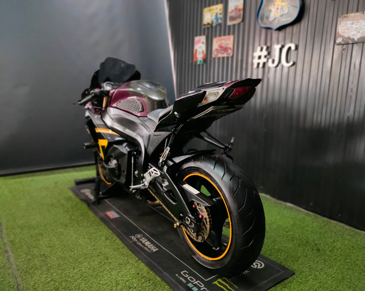 🐬 ได้เวลาโลมาโชว์ตัว #GSX-R1000 สเปค 🇺🇸 จดทะเบียน ธ.ค. ปี 2014 แต่งเต็มพร้อมบิน...ขี่อย่างมันส์‼️