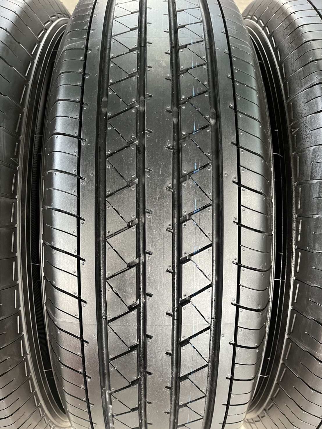 ✨ล้อแม็ก 5รู114✨Toyota INNOVA ขอบ 15 สีไฮเปอร์ พร้อมยางป้ายแดง 205-70-15 Yokohama♨️ปี 24♨️