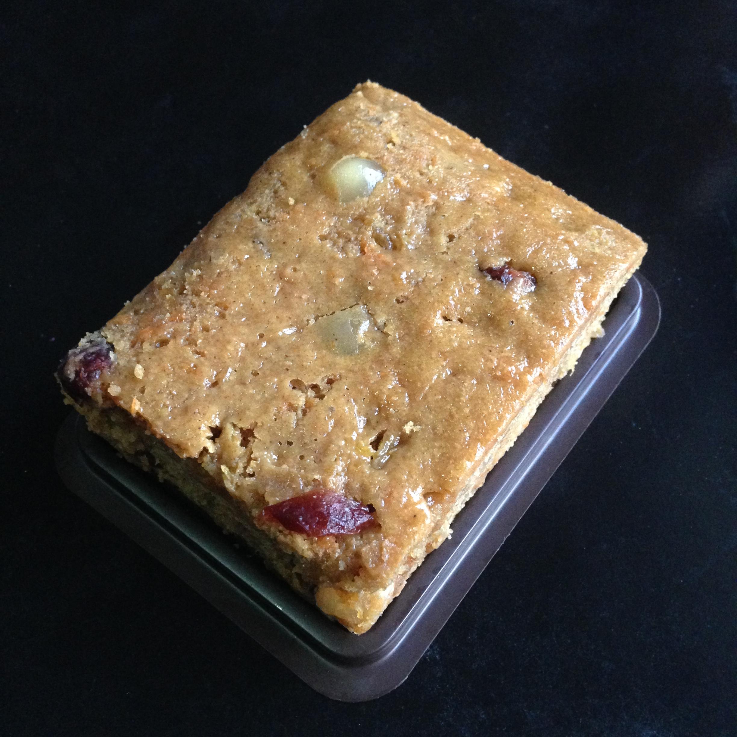 🥕เค้กแครอท🥕Carrot Cake – Low Fat (ชิ้นใหญ่) Size : 6 x 8 cm.