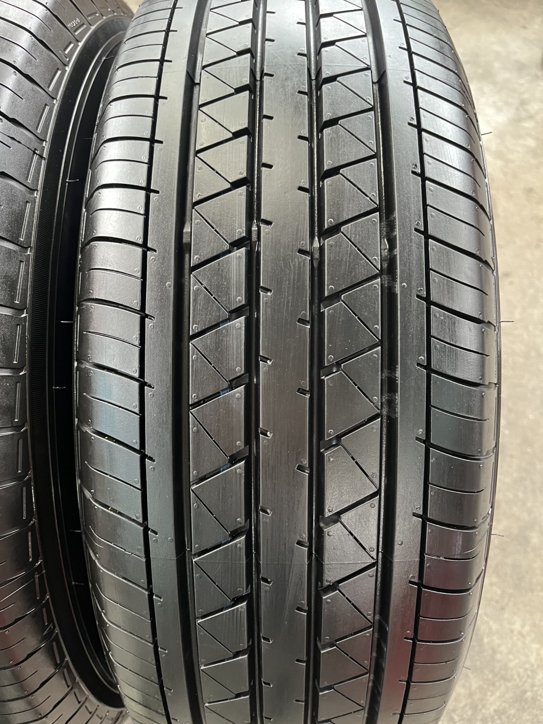 ✨ยางป้ายแดง✨235-65-16 Yokohama💥ปี 25💥🚘ใส่กับ รถตู้ ,รถกระบะตัวเตี้ย ได้เลย