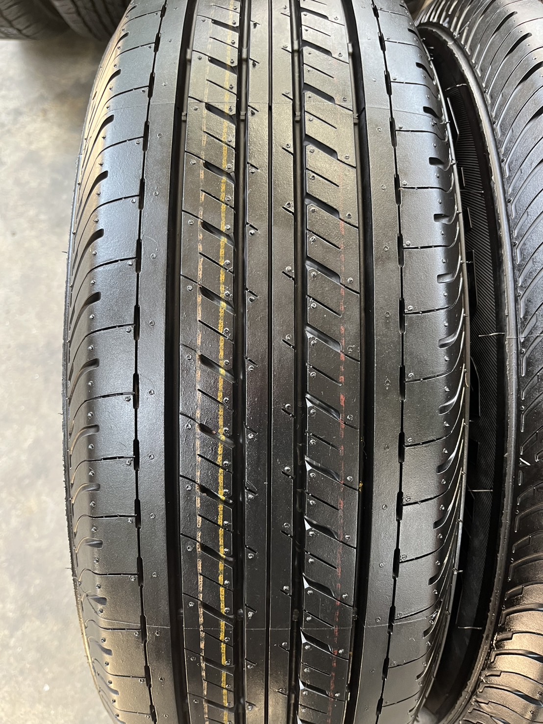 ✨ยางใหม่ป้ายแดง✨215-70-16 Bridgestone🚘ใส่กับ รถตู้ ,รถกระบะตัวเตี้ย ได้ทุกรุ่น