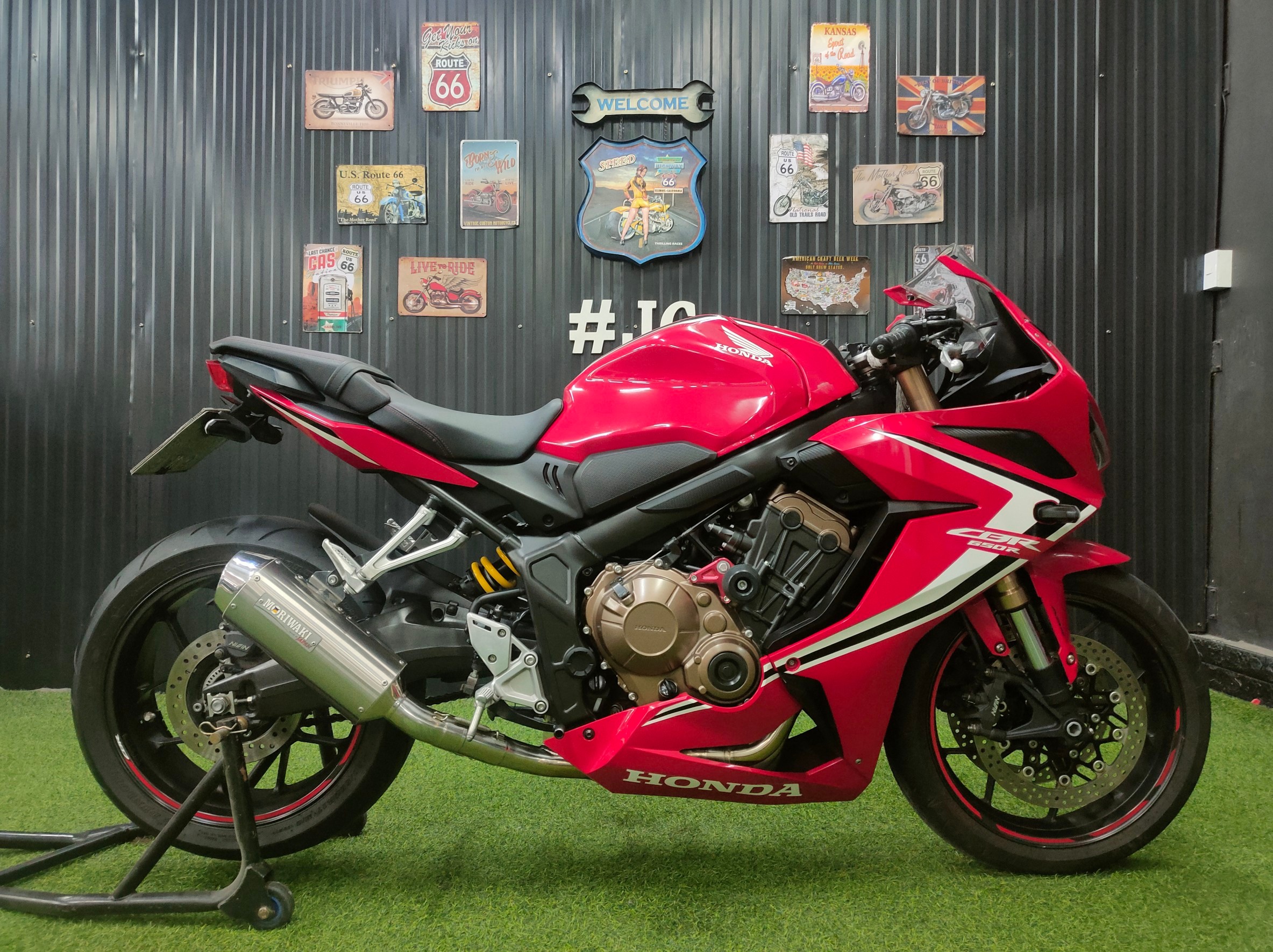 🏍💨💨 โอ้ว.... CBR650R คันนี้พิเศษด้วย ✨Moriwaki Full System✨ จดปี 19 สวยใส...เหมือนเคยจ้า 🤗