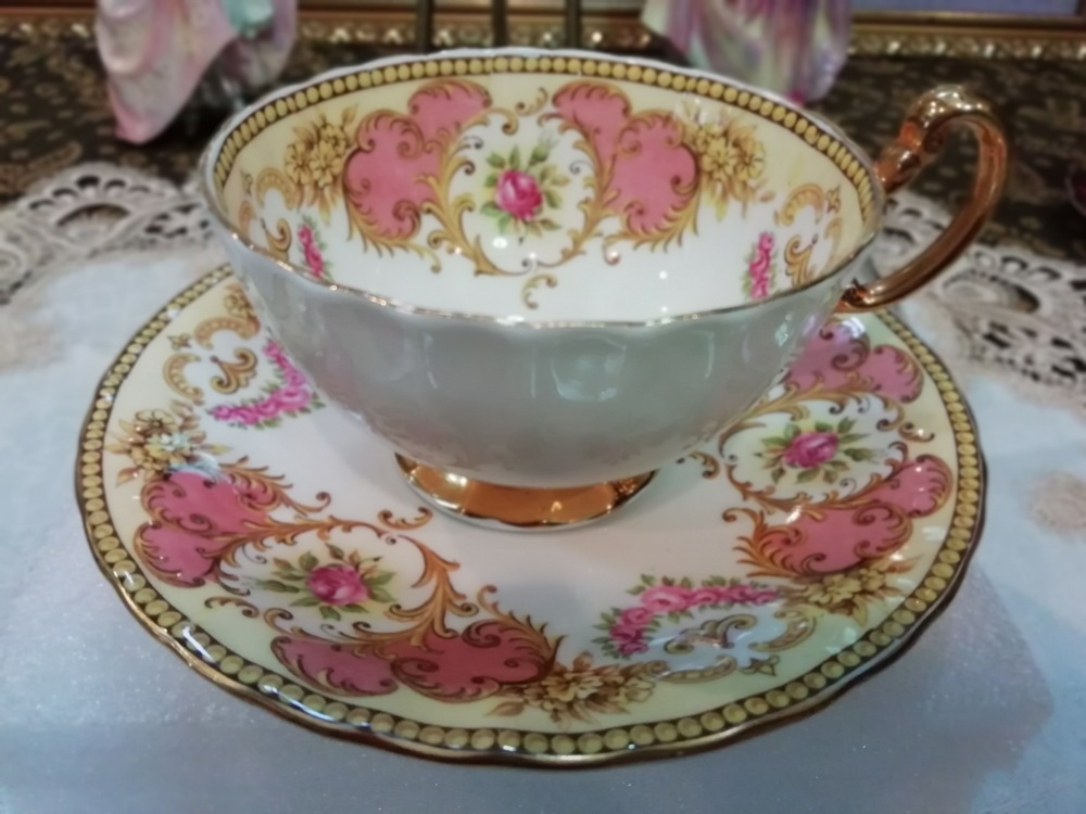 ถ้วยชา Aynsley กุหลาบชมพู-หูทอง Bone China ผลิตปี 1934