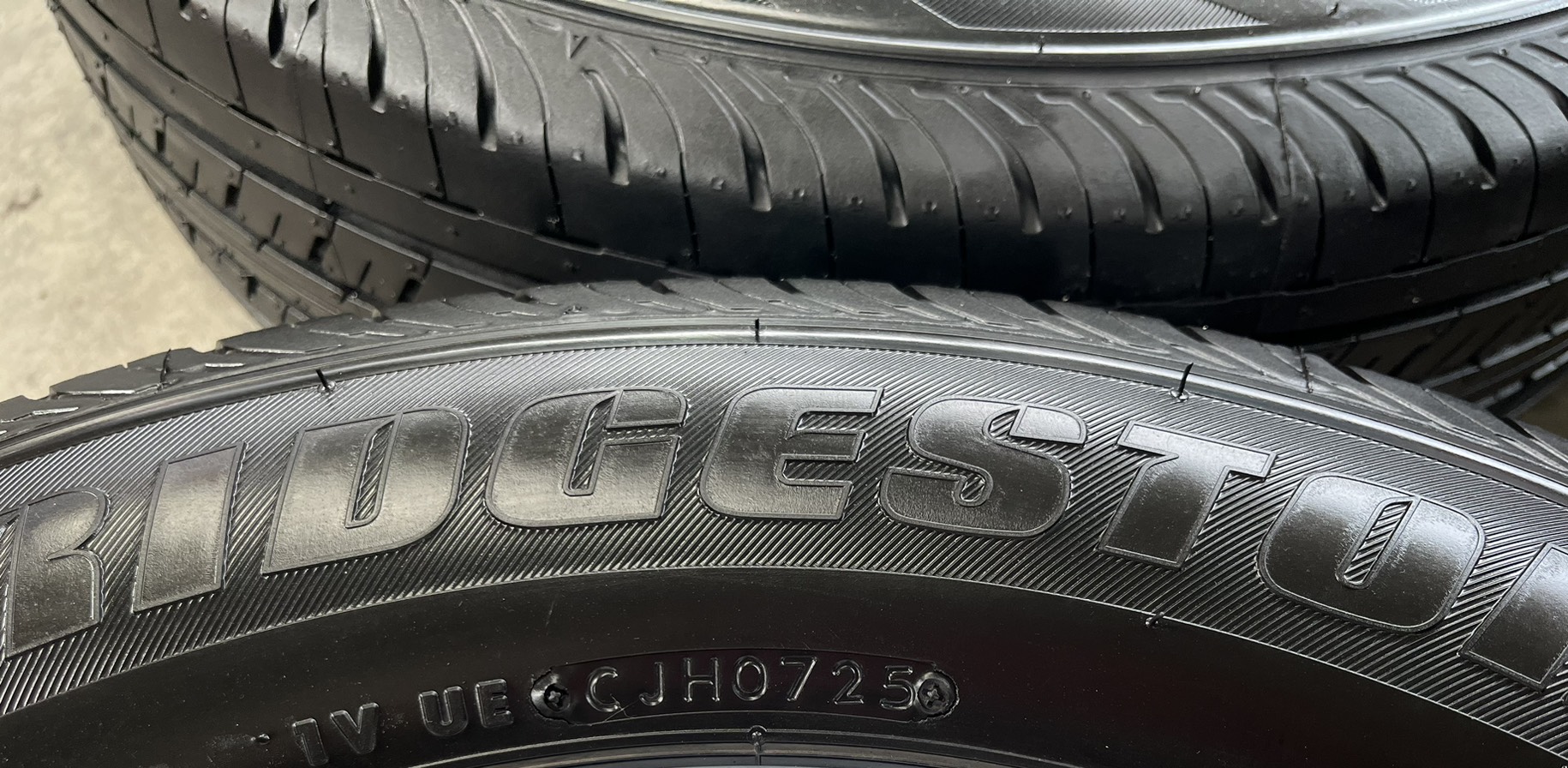 ✨ยางใหม่ป้ายแดง✨215-65-16 Bridgestone💥ปี 25💥🚘ใส่กับ รถตู้ ,รถกระบะตัวเตี้ย ได้ทุกรุ่น