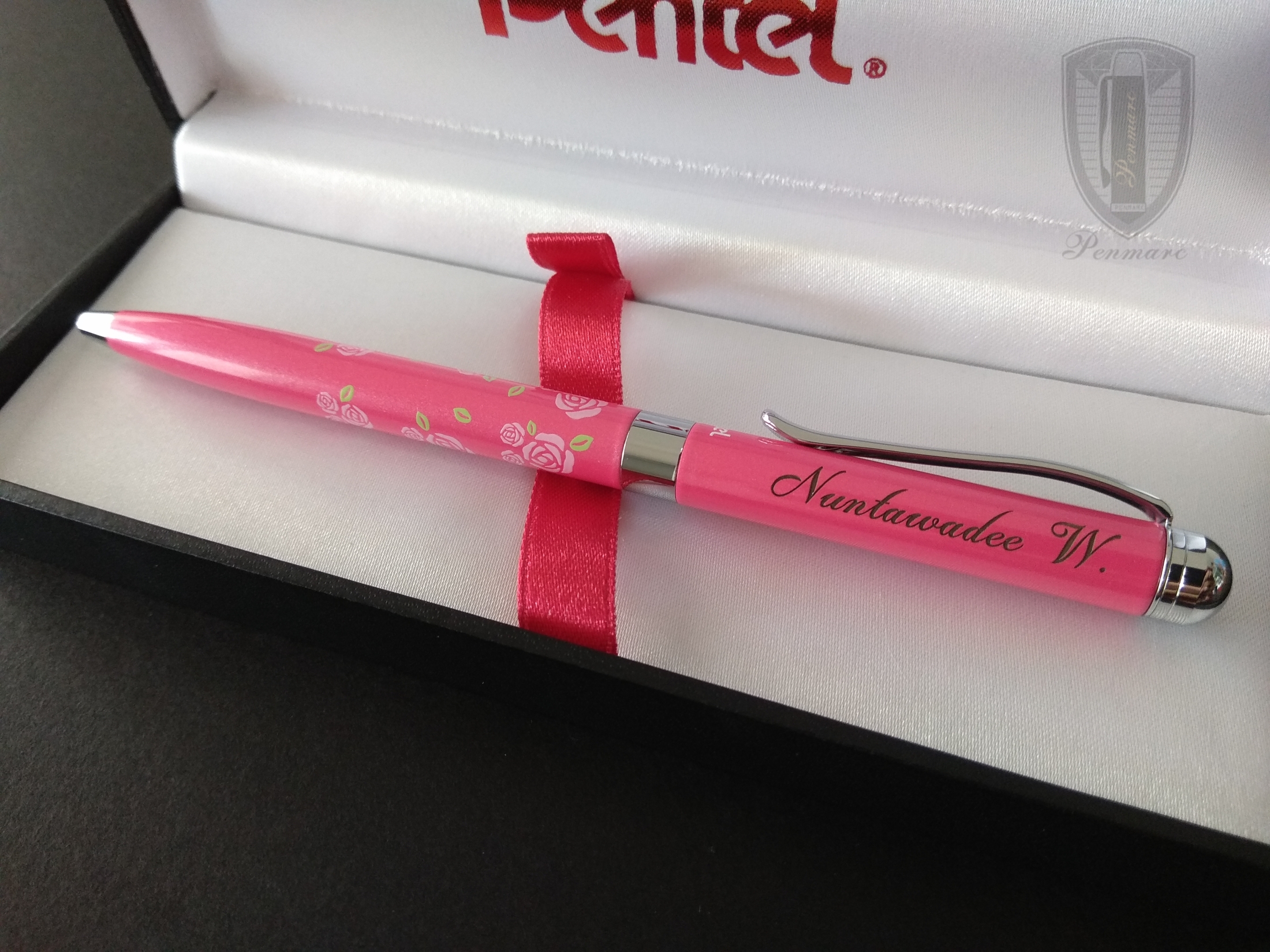 Pentel ปากกาลูกลื่น รุ่น B820 ลายกุหลาบ