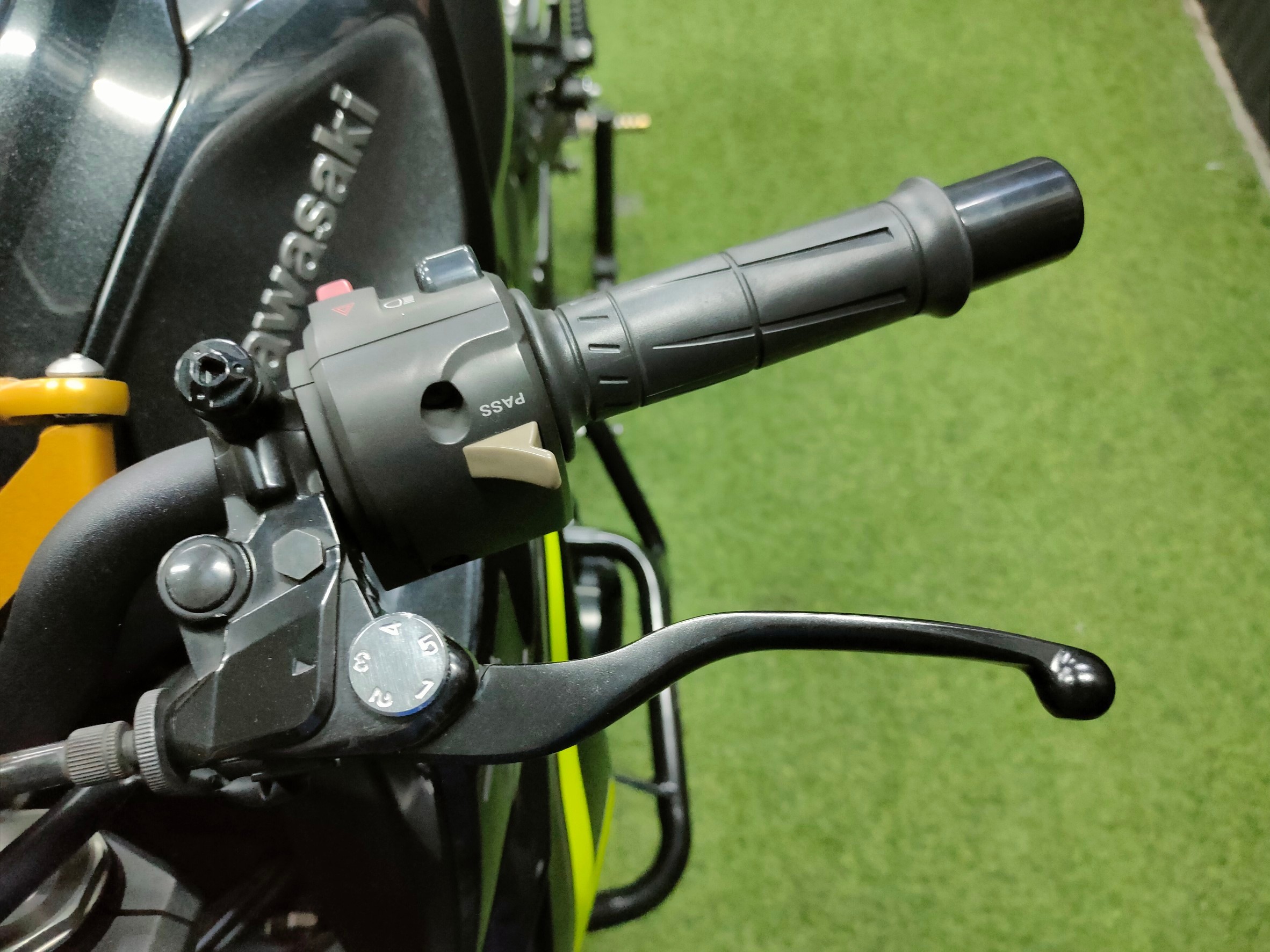 แรดพันธุ์....อ๊า 🤪 หล่อเลยคันนี้ #Z1000R ปี2018 "Optionsล้นๆรถมือเดียว"...ออกห้างร่วม7แสนเลยนะ‼️