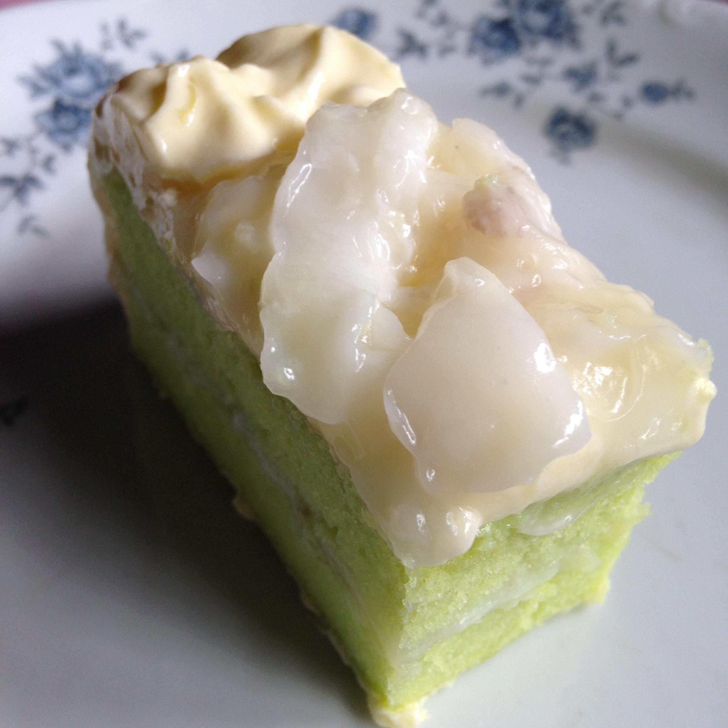 เค้กใบเตยมะพร้าวอ่อนครีมสด Young Coconut Pandan Cake