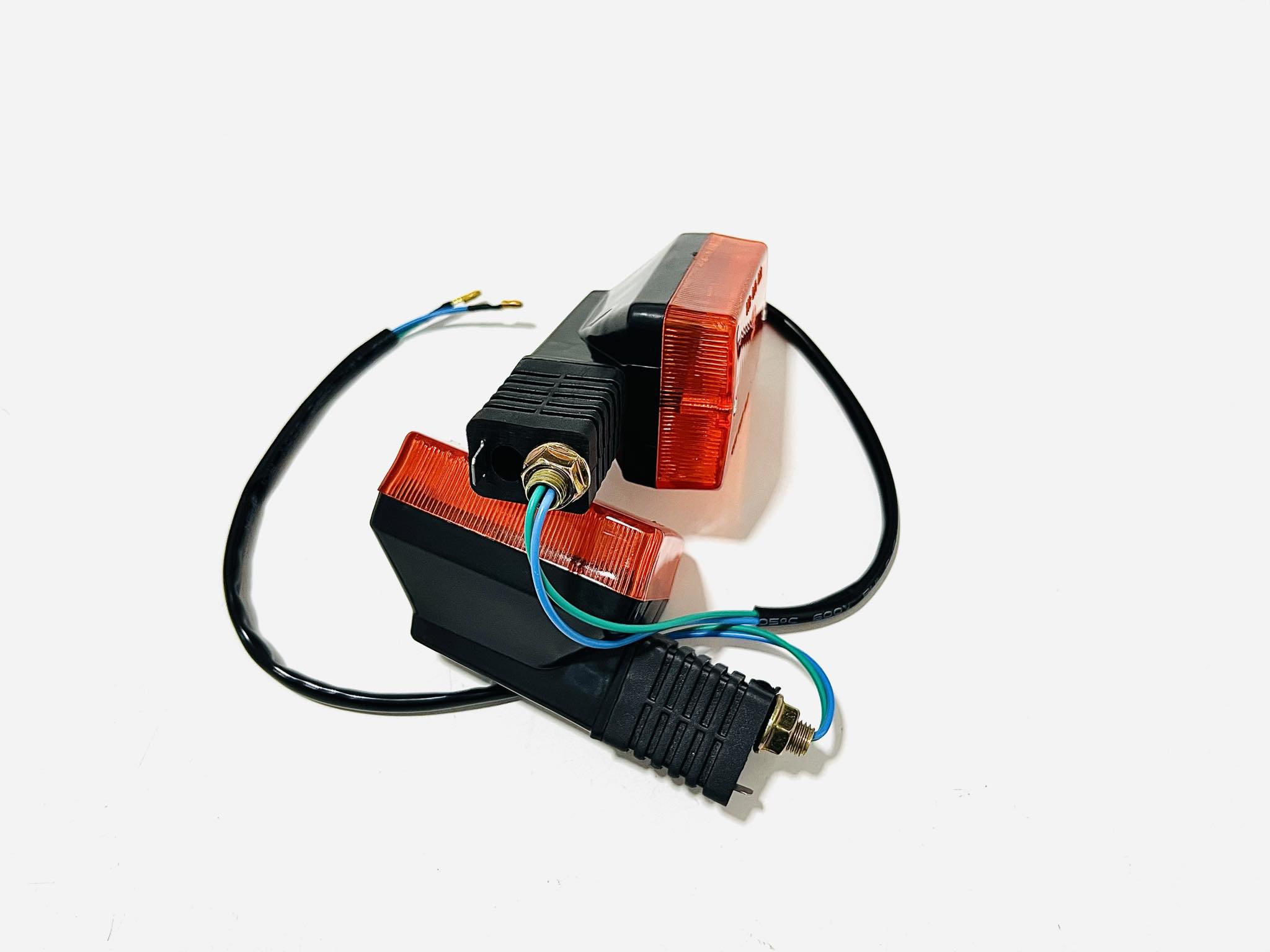 ไฟเลี้ยวหลัง C700/C900 หลังดำ 1 คู่ LAO บ15