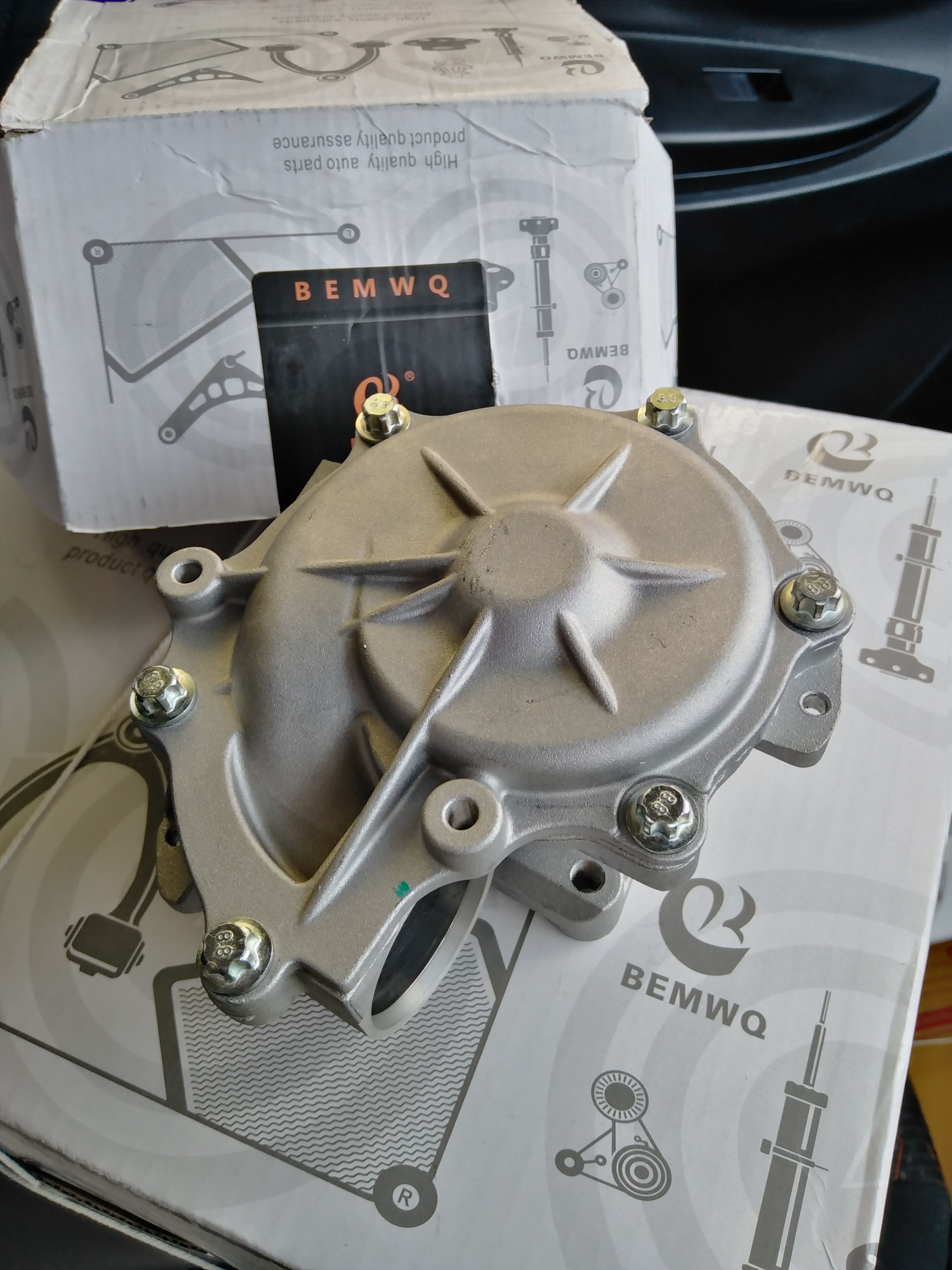 ปั้มน้ำ E90 (cooling water pump) รหัส BMWE90-02