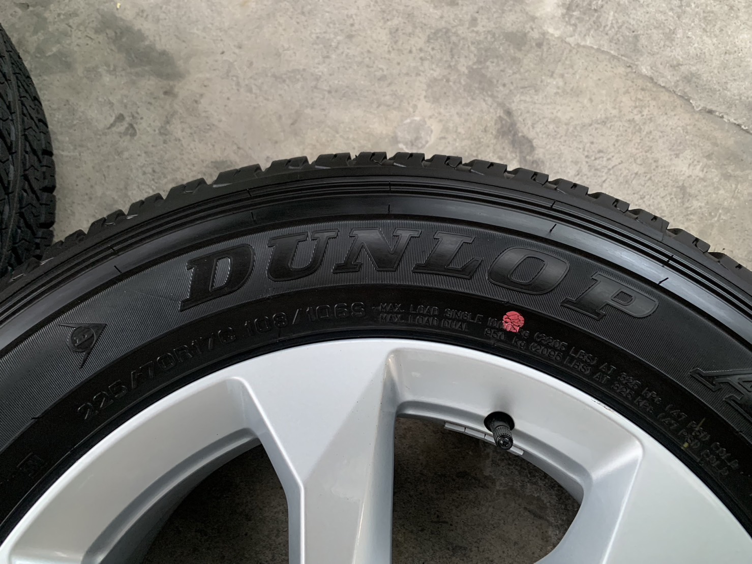 🌟ปี 23🌟✨ล้อแม็กป้ายแดง✨ISUZU 2023 รุ่นใหม่ล่าสุด ขอบ 17 พร้อมยางใหม่ป้ายแดง 225-70-17 Dunlop💖สวยกริ๊บ💖