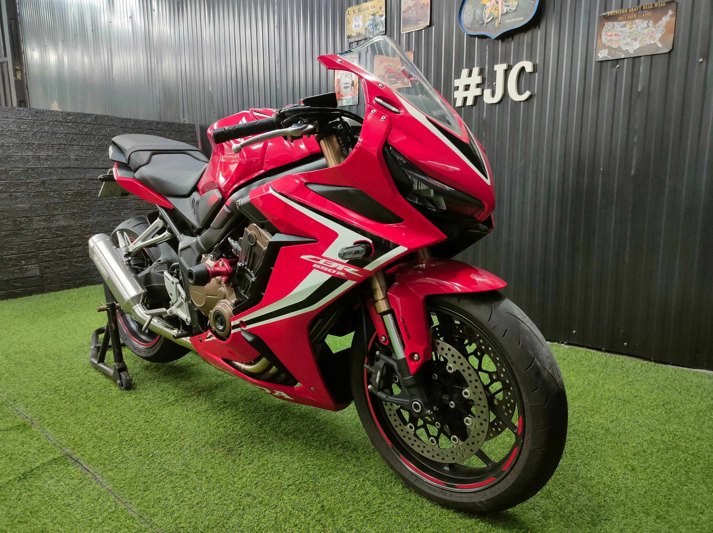 🏍💨💨 โอ้ว.... CBR650R คันนี้พิเศษด้วย ✨Moriwaki Full System✨ จดปี 19 สวยใส...เหมือนเคยจ้า 🤗