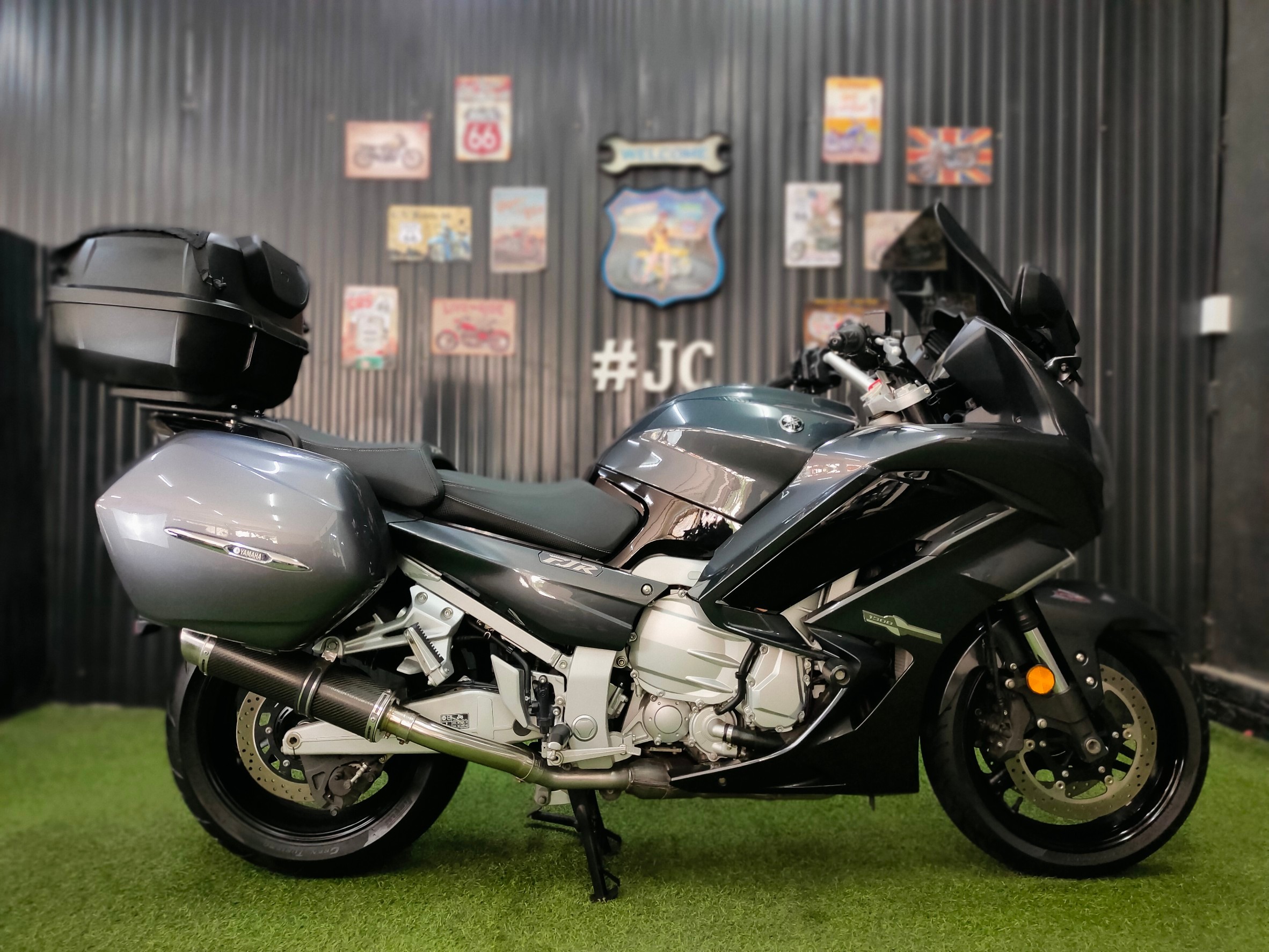 Sport Touring ตัวพรีเมียมจากค่าย YAMAHA รุ่น FJR1300AS ตัวท๊อป Autoclutch ขับเพลาปลายปี 2018 แท้สายจอดไมล์ 2,xxx 😎 โฉมปัจจุบัน...นับคันได้เลย‼️