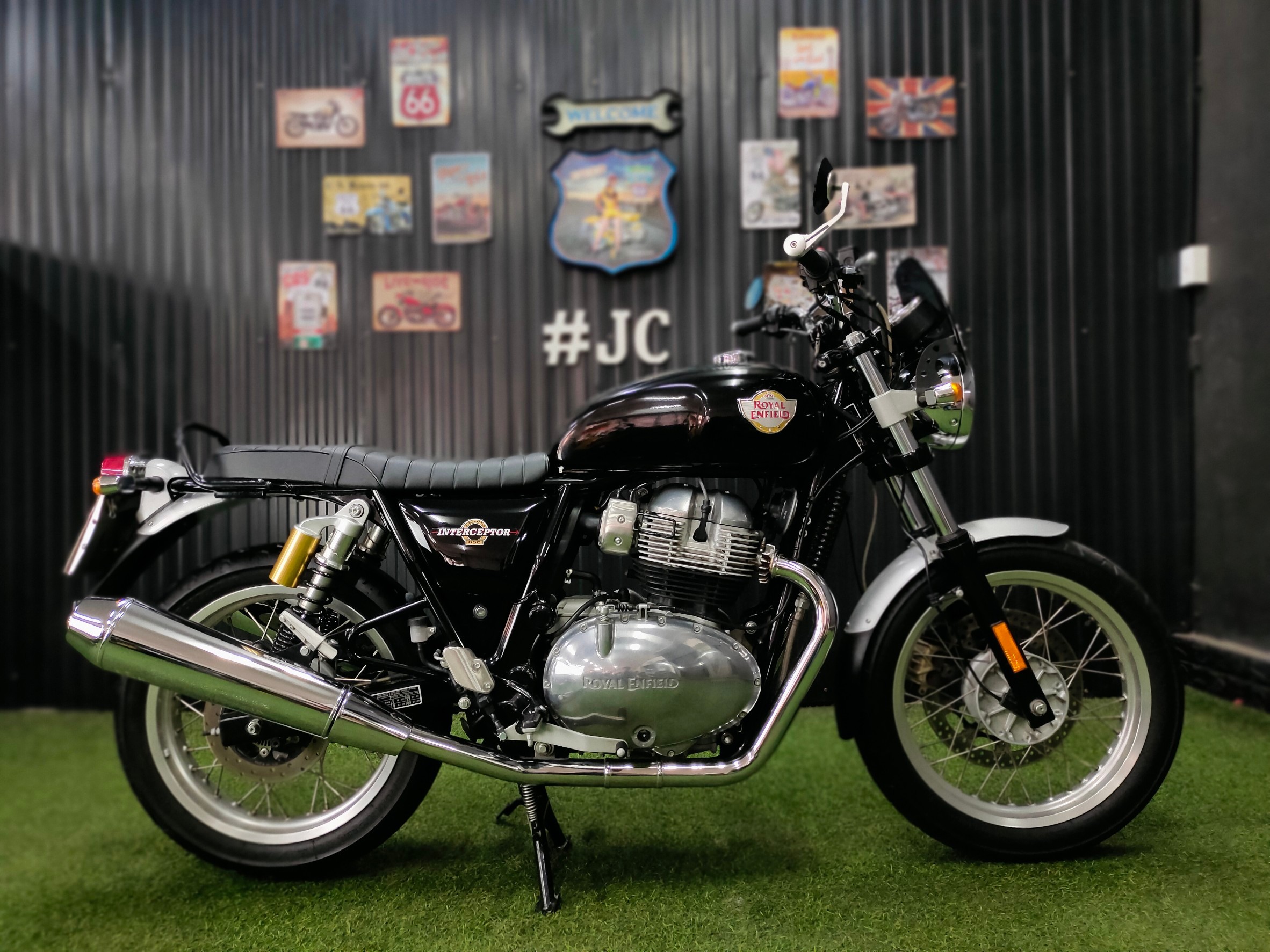 😎 มาแว้วโมเดิร์นคลาสสิกยอดนิยม "Royal Enfield" Interceptor 650 INT จดทะเบียนปี2020....สวยจริงไรจริงคันนี้⁉️