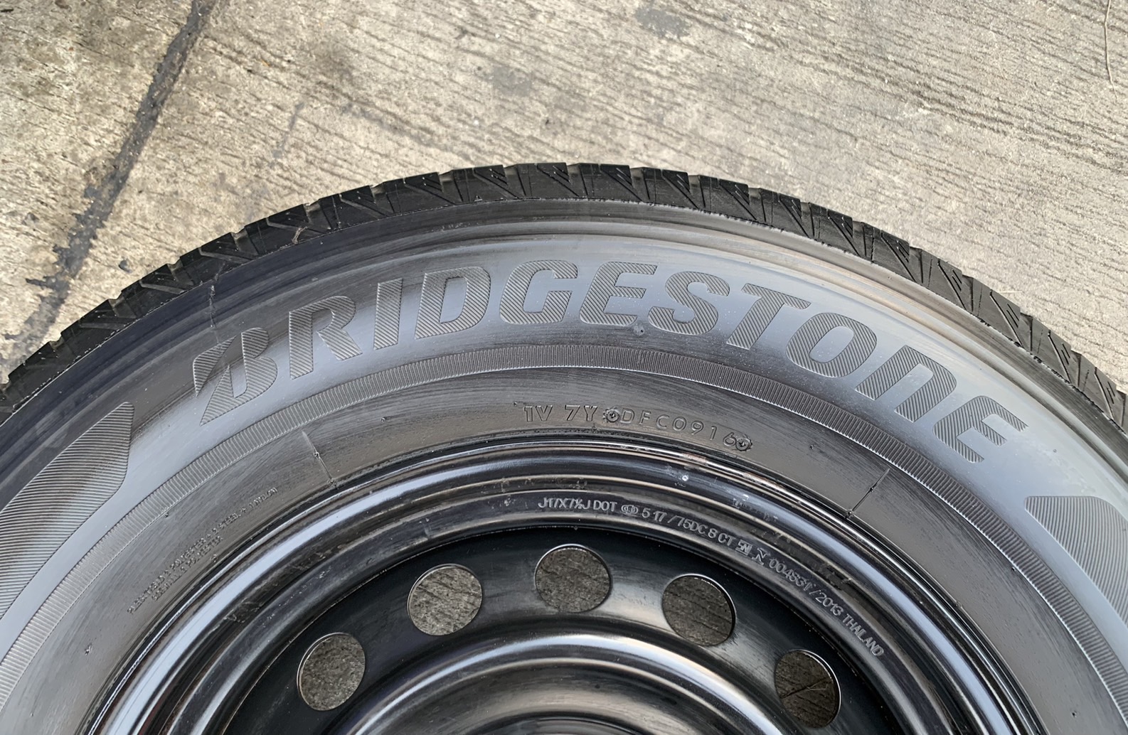 ✨ล้ออะไหล่✨6รู139 ขอบ 17 สีดำ แถมยาง 265-65-17 Bridgestone ปี 16
