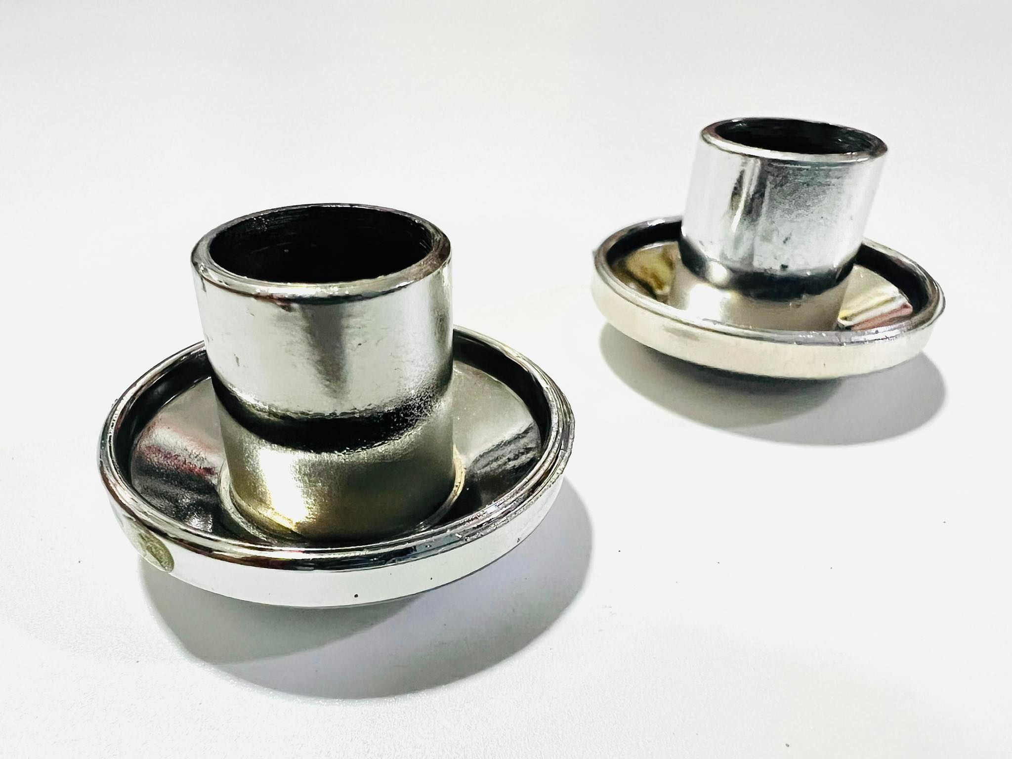 ฝาอุดตะเกียบหน้าซี70 สีชุบ 1 คู่ L7