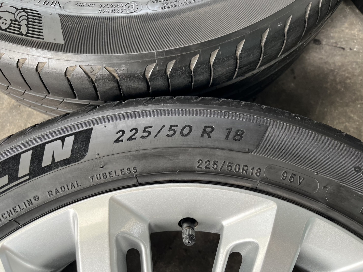 ✨ล้อแม็ก✨ISUZU D-Max รุ่นใหม่ล่าสุด ขอบ 18 แถมยาง 225-50-18 Michelin ปี 20