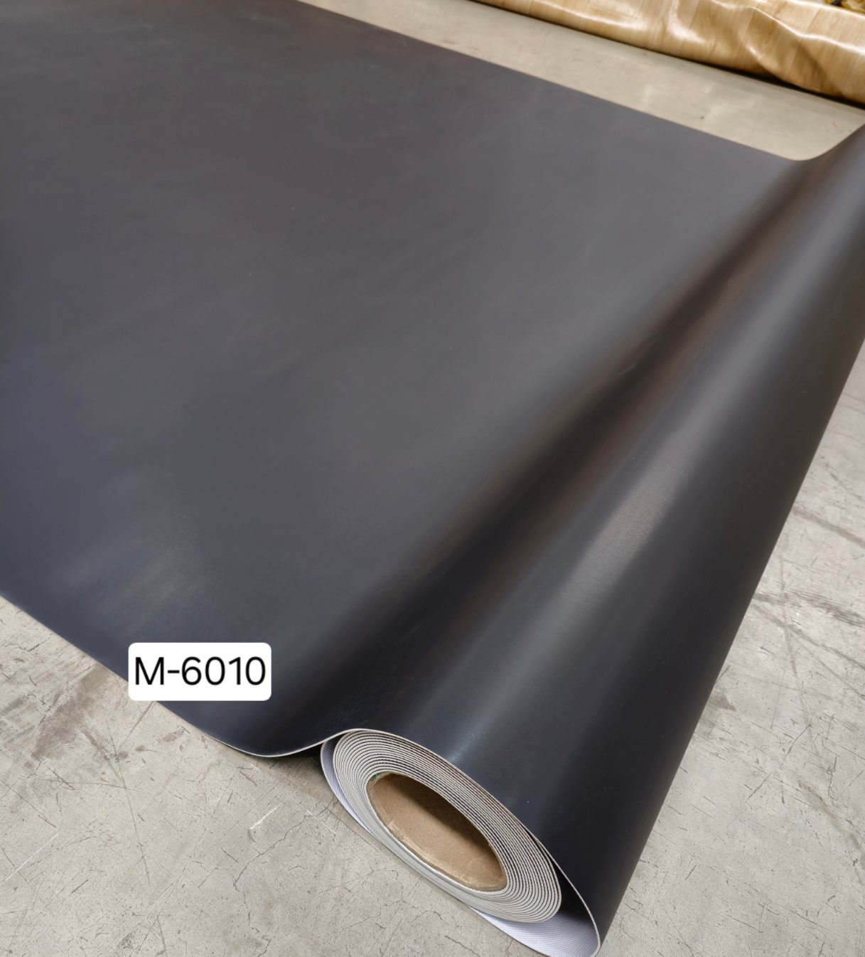 LA LA HOME กระเบื้องยางแบบม้วน PVC หนา 2 มิล รหัส M-6010 สีดำด้าน กว้าง 2 เมตร ราคาต่อ เมตร