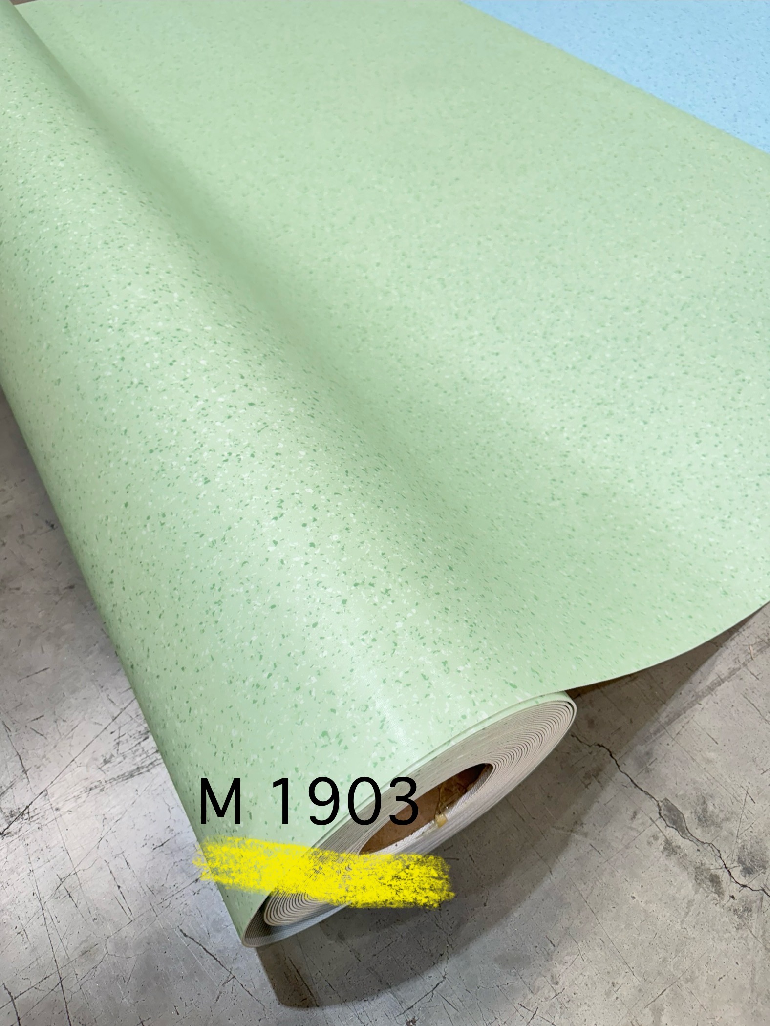 LA LA HOME กระเบื้องยางแบบม้วน PVC สีเขียว กว้าง 2 เมตร ราคาต่อ เมตร