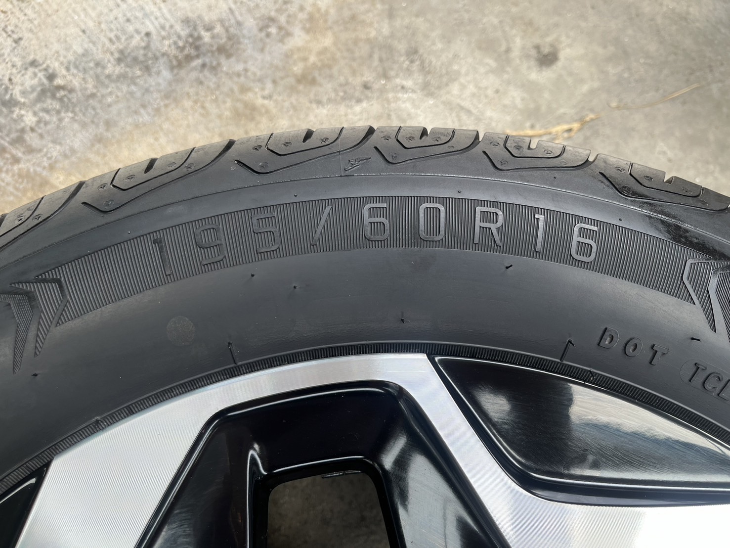 ✨ล้ออะไหล่ 4รู100✨BYD ขอบ 16 ดำหน้าเงา พร้อมยาง 195-60-16 Goodyear ปี 21