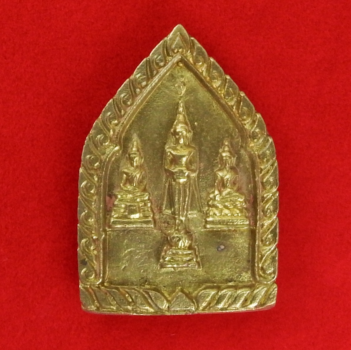 เหรียญรุ่นสร้างโบสถ์ วัดเจริญสุนทราราม(บางบ่อ) จ.สมุทรสงคราม ปี 2539 เนื้อทองเหลือง กล่องเดิม