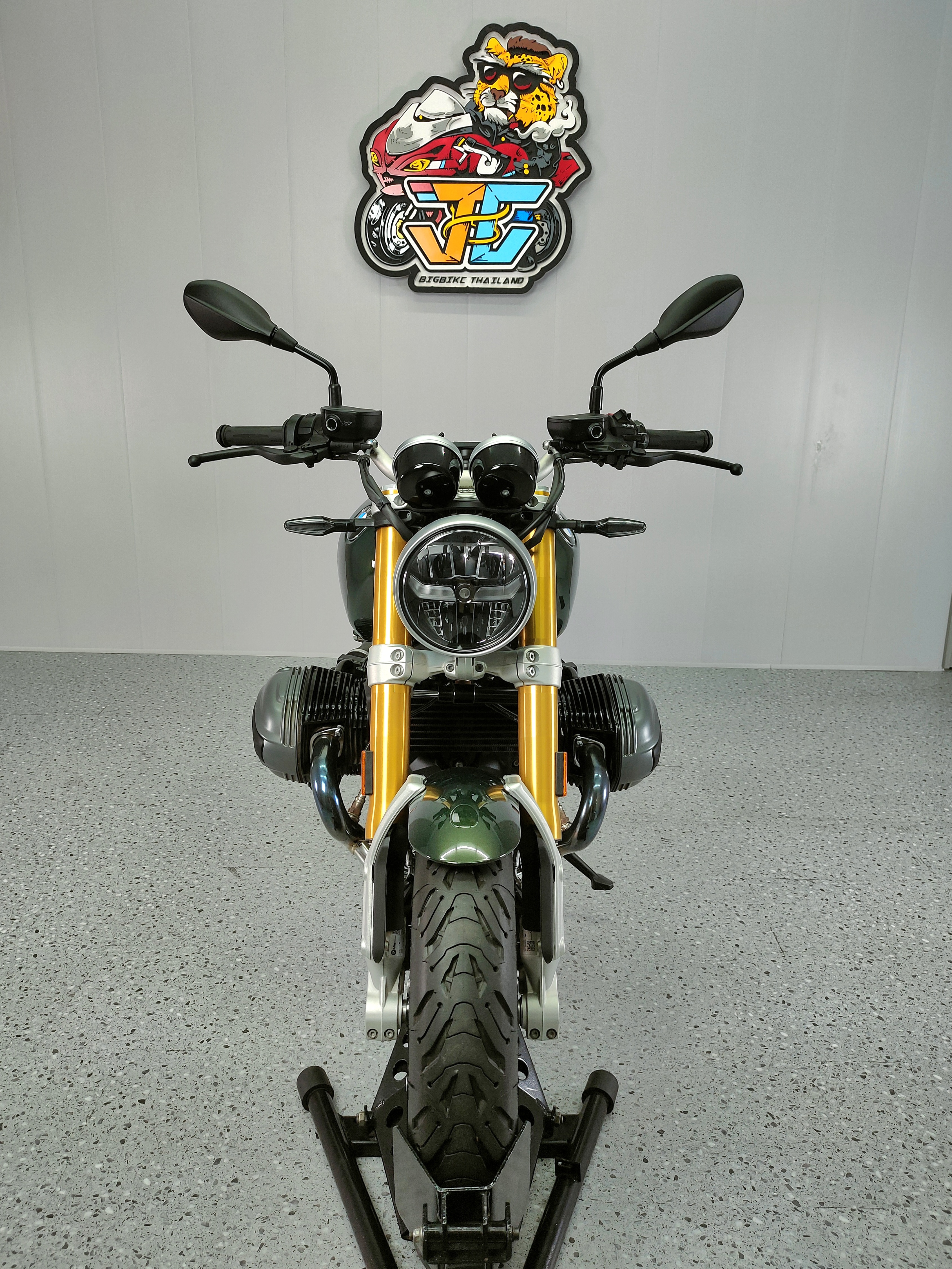 รถยังไม่ได้จดทะเบียน❓️❓️ BMW R12 NINE T . . . ใหม่กว่านี้ต้องโชว์รูมเท่านั้น ‼️