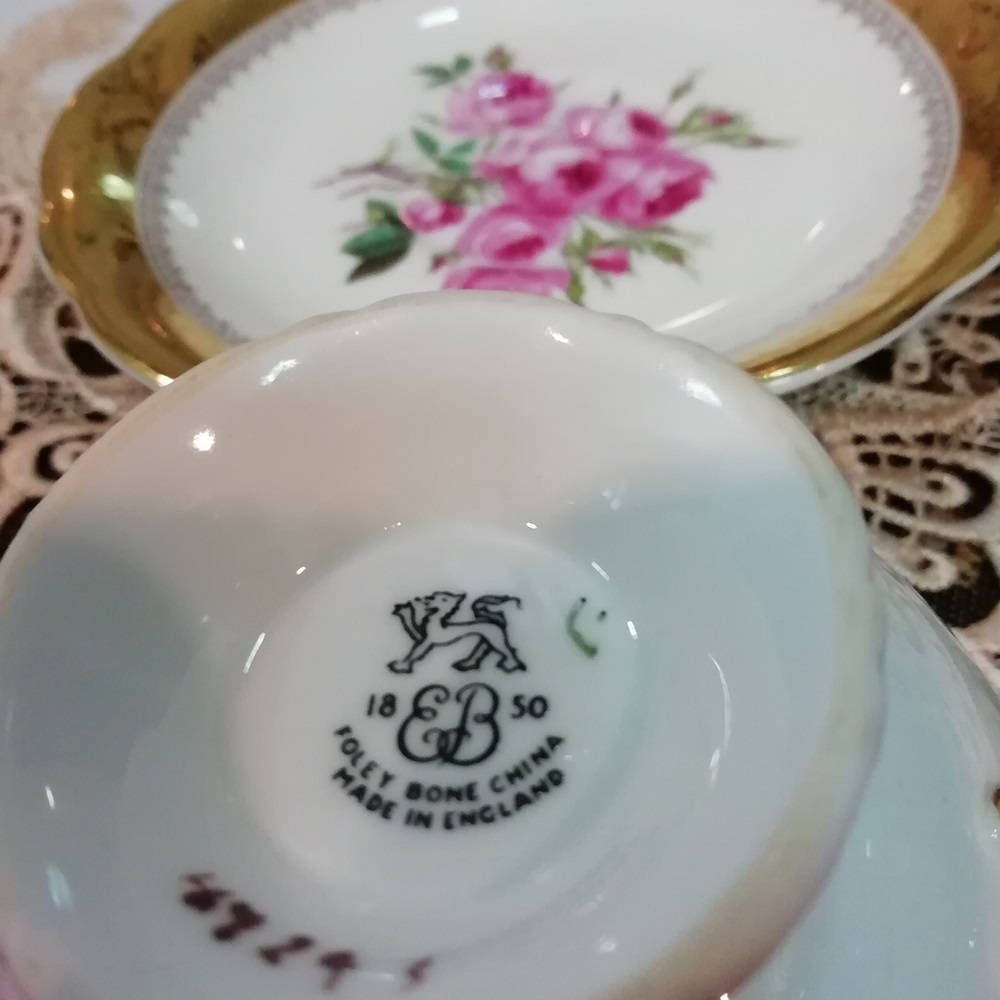 ถ้วยชา Foley กุหลาบชมพู ขอบทอง Bone China Made in Englang