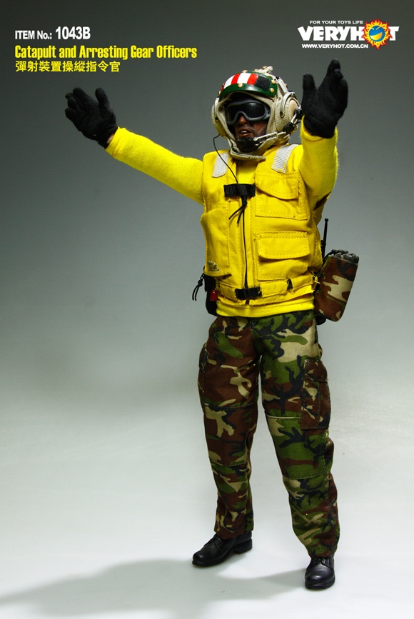 VERYHOT NO:1043B US Navy Flight Deck Crew (Catapult and Arresting Gear Officers