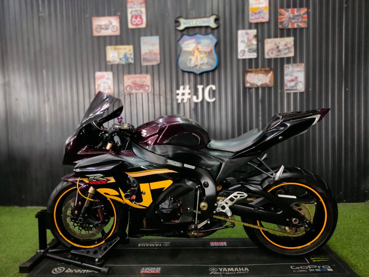 🐬 ได้เวลาโลมาโชว์ตัว #GSX-R1000 สเปค 🇺🇸 จดทะเบียน ธ.ค. ปี 2014 แต่งเต็มพร้อมบิน...ขี่อย่างมันส์‼️