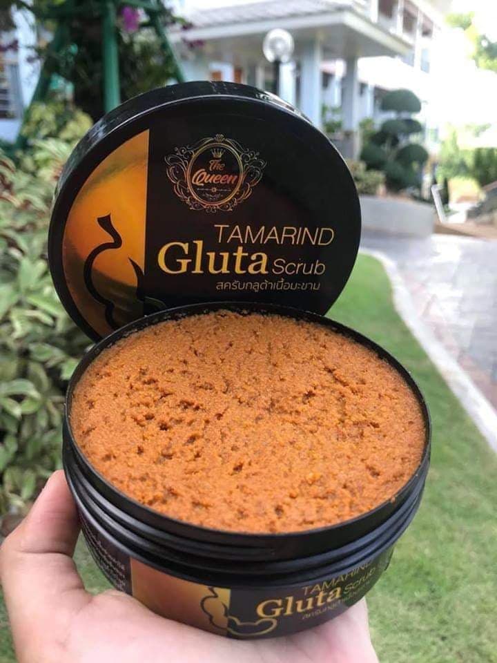 สครับ กลูต้า เนื้อมะขาม ที่กำลังมาแรงขณะนี้ The Queen Gluta Scrub Tamarind