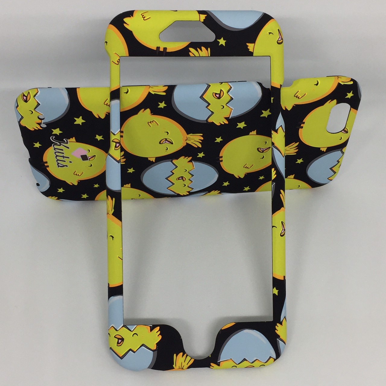 เคสคูทิส (Kutis) ไอโฟน6,6S(ลายลูกเจี๊ยบออกจากไข่สีดำ)