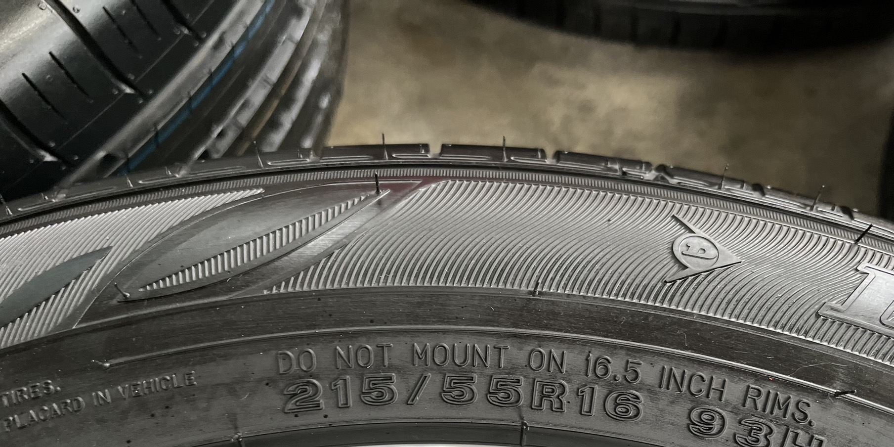 ♨️ปี 24♨️✨ยางใหม่ป้ายแดง✨215-55-16 Dunlop💖ใหม่กริ๊บ💖