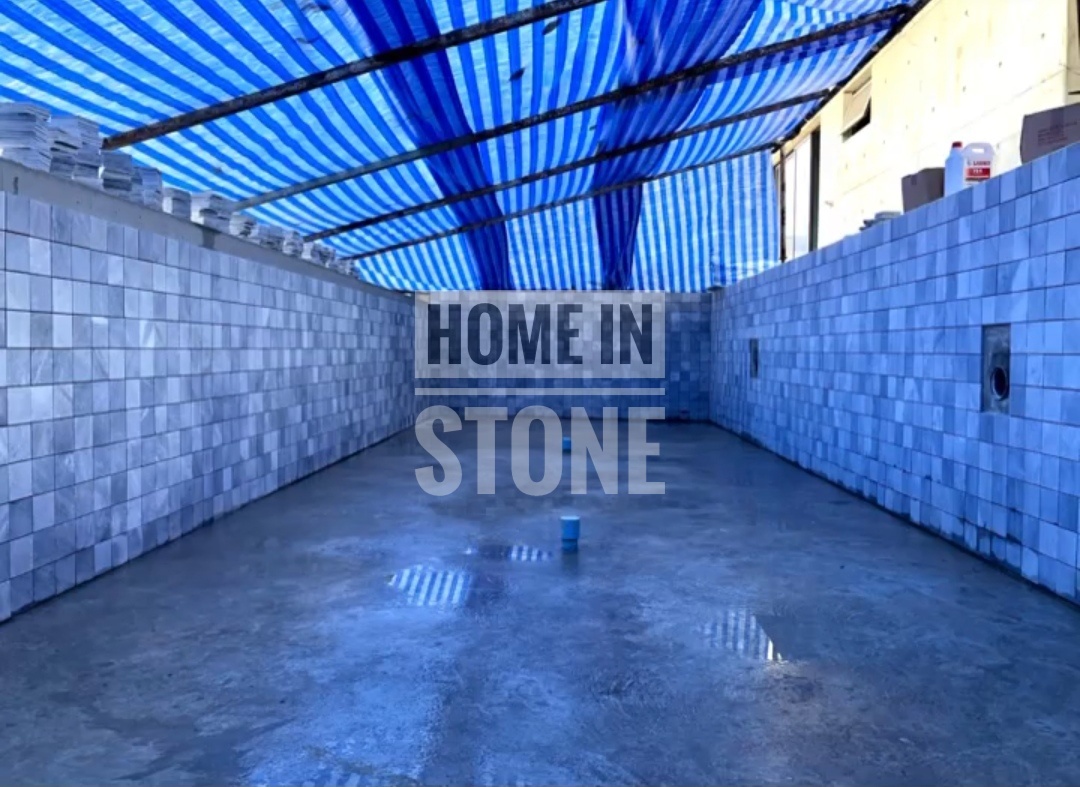 หินปูสระว่ายน้ำ crystal black