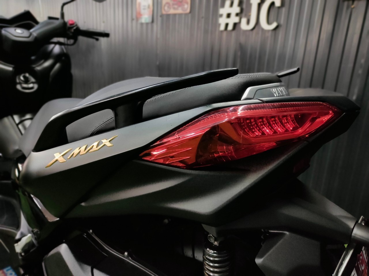 📢 มาให้จับจองกันแล้ว สกูตเตอร์ตัวแรงส์ YAMAHA XMAX300 'โลโก้ทอง' รถปลายปี2021 สวยเดิมใสไมล์แท้ไร้อุบัติเหตุ‼️