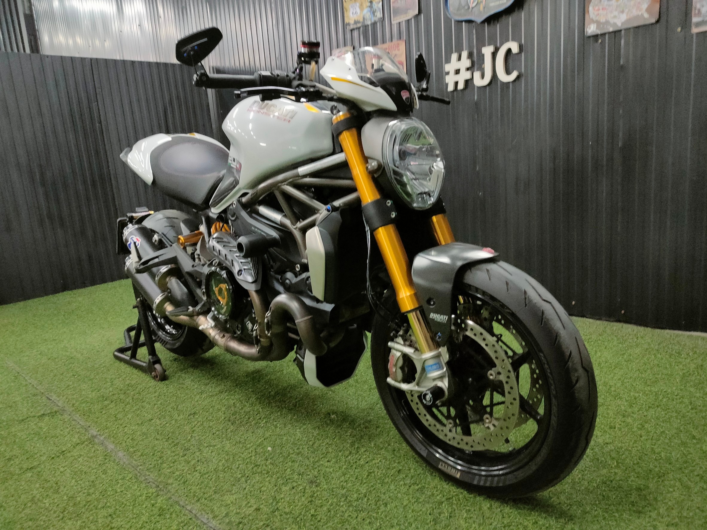 แรร์ไม่แรร์ไม่รู้...แต่ในออนไลน์นับคันได้เลย⁉️ 😱Ducati Monster1200S รถปี15 💥ตัวเปล่าก็ล้านแล้ว...ยัดเพิ่มอีก2แสน💥