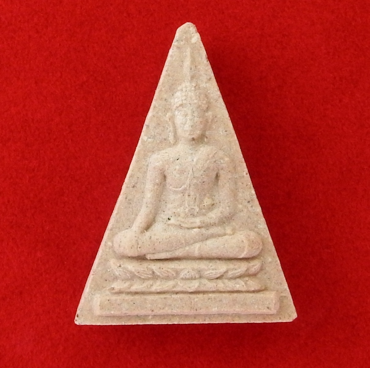 พระนางพญาหลวงปู่ขาว รุ่นสร้างโบสถ์ เสาร์ ๕ วัดศรัทธาธรรม