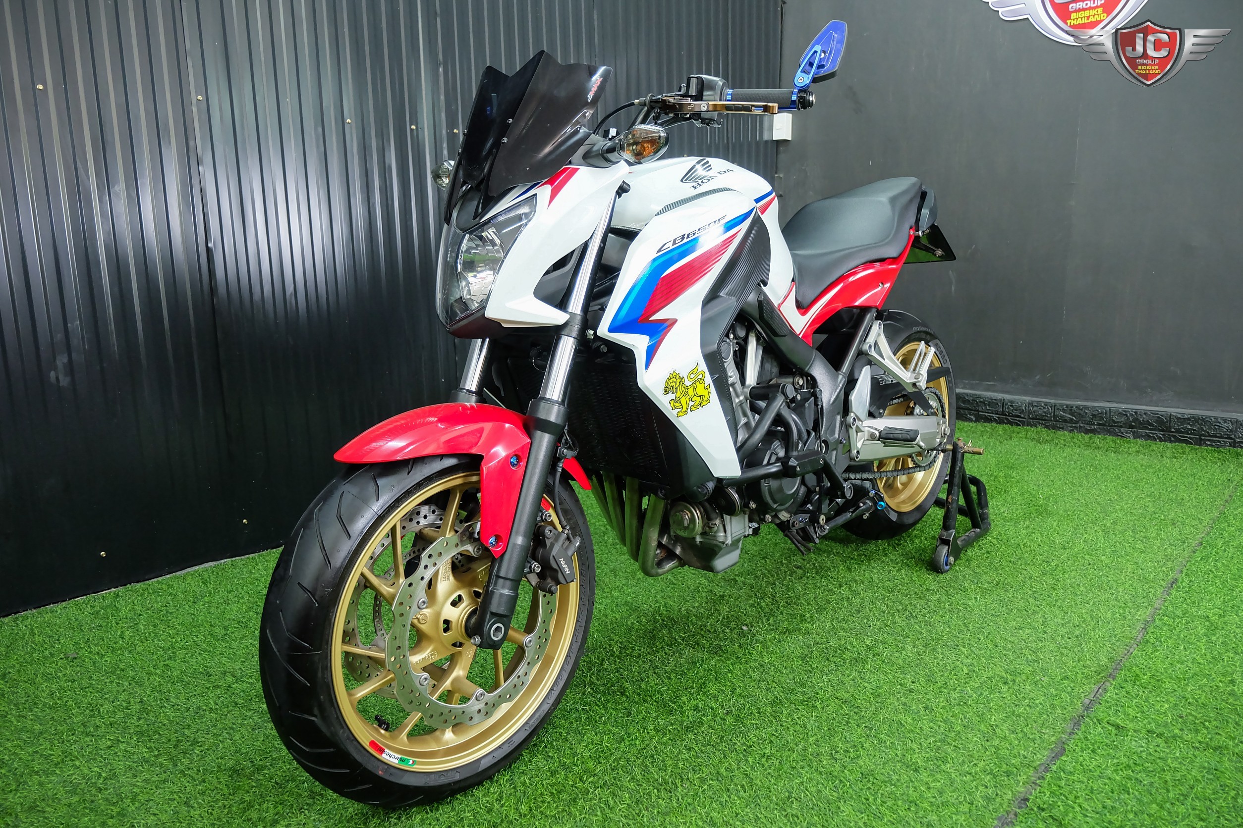 คนไทย...เอา"ไตร"ไปเลย‼️ CB650F Tri-colour ปลายปี 2015 ขี่นิ่มพร้อมใช้ยางใหม่....หาอยู่ต้องจัด 🤗