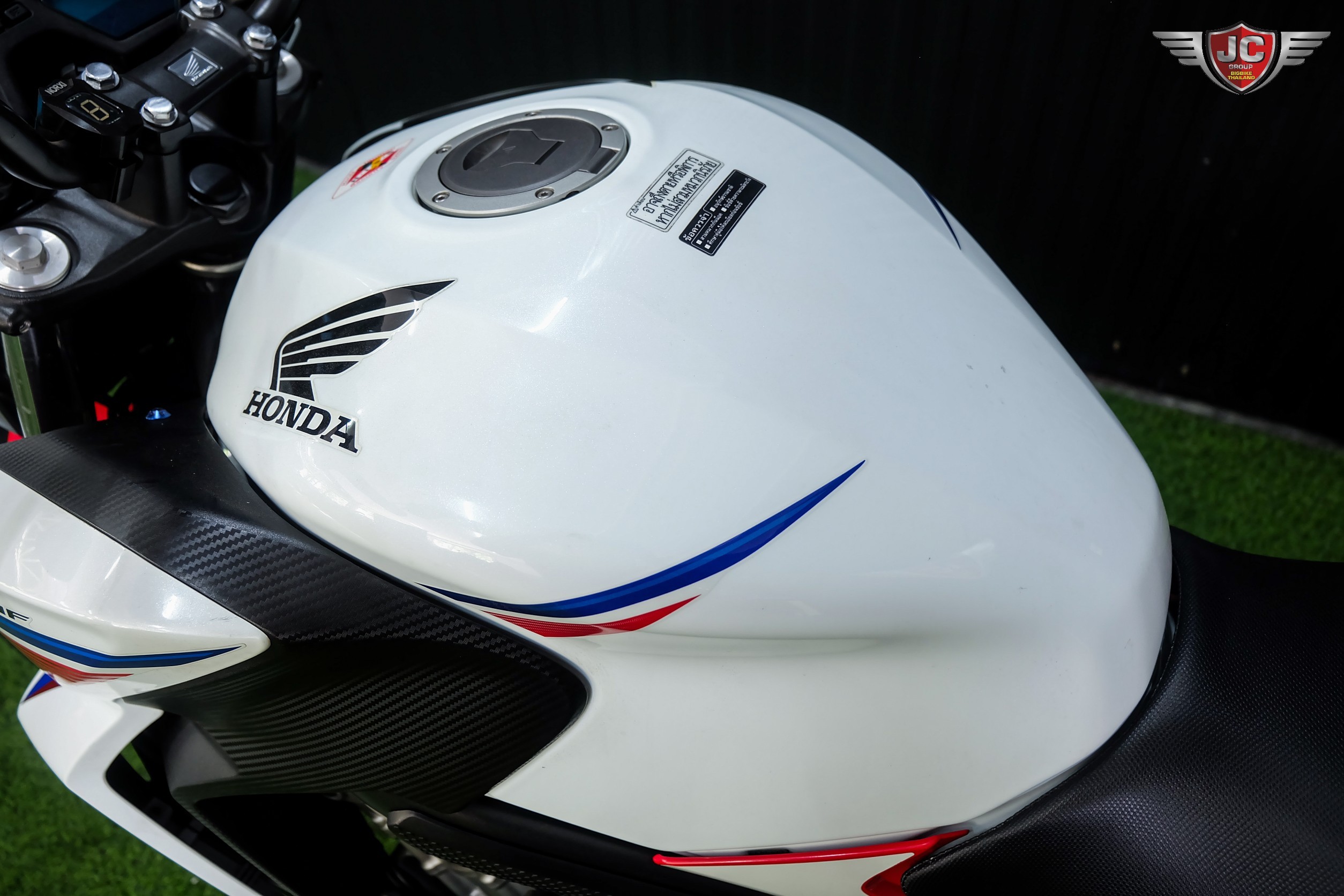 คนไทย...เอา"ไตร"ไปเลย‼️ CB650F Tri-colour ปลายปี 2015 ขี่นิ่มพร้อมใช้ยางใหม่....หาอยู่ต้องจัด 🤗