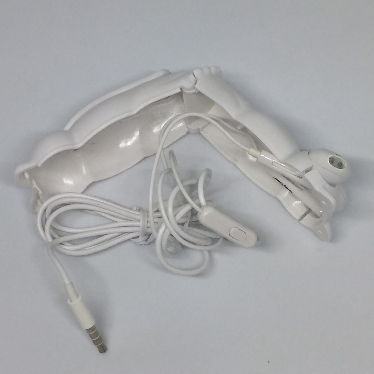 ชุดหูฟังลายน่ารัก พร้อมที่เก็บสาย ลายแมวนั่งสีขาว