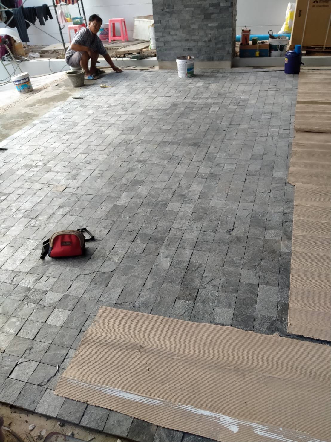 Silver grey หน้าธรรมชาติ ใช้ปูลานจอดรถ